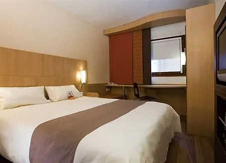 Ibis Centre Hotel 3*