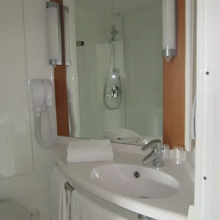 Ibis Centre Hotel 3*